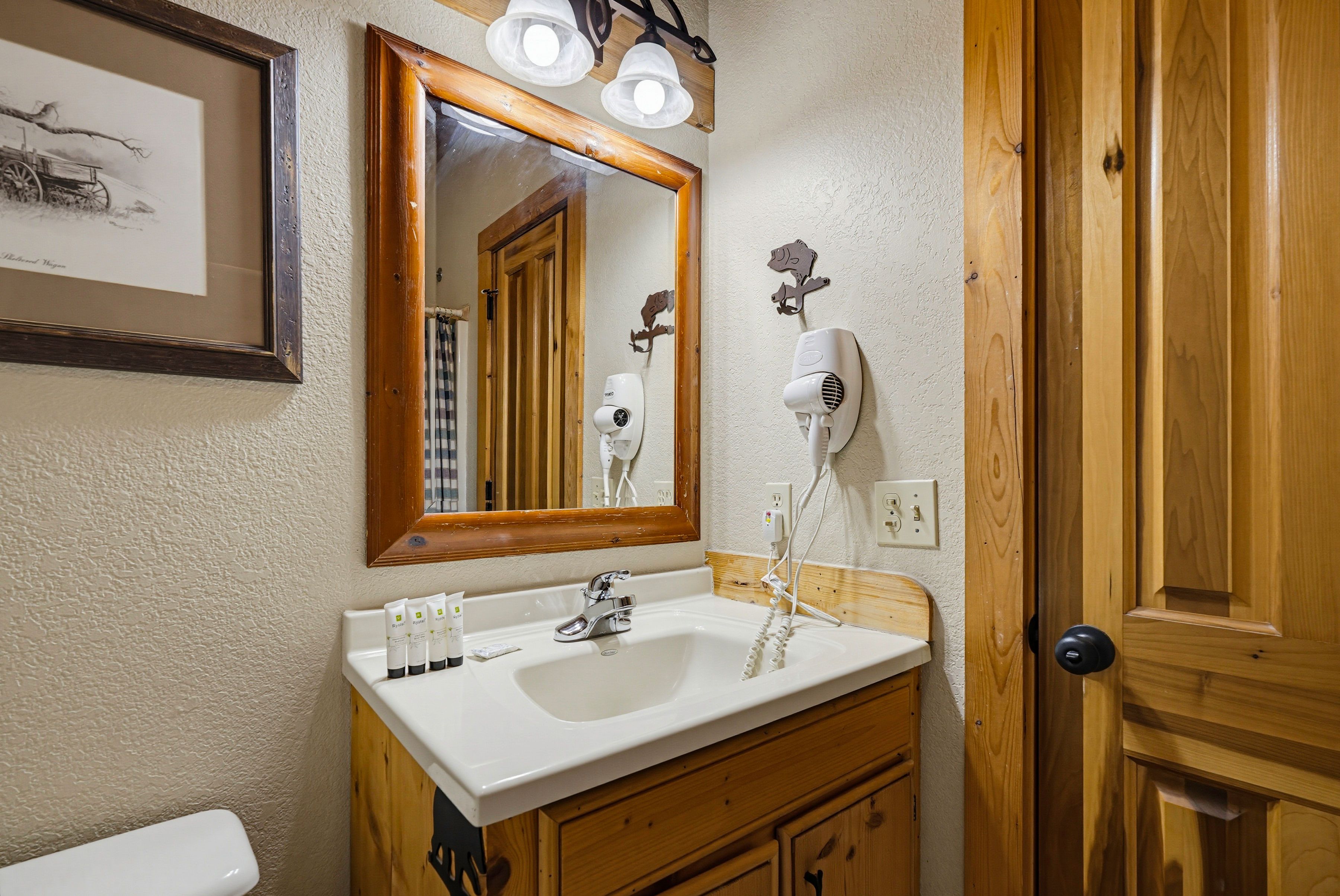 <span class="name">Private ensuite bathroom offers added comfort during your stay</span>