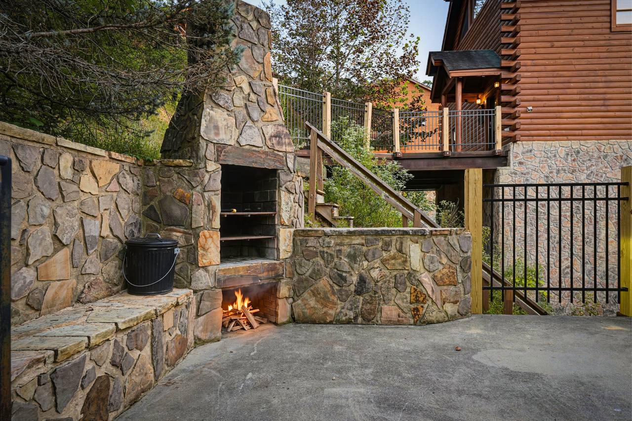 <span class="name">Gather around the natural wood-burning fire pit | Charcoal Grill</span> <span class="name">Gather around the natural wood-burning fire pit | Charcoal Grill</span>