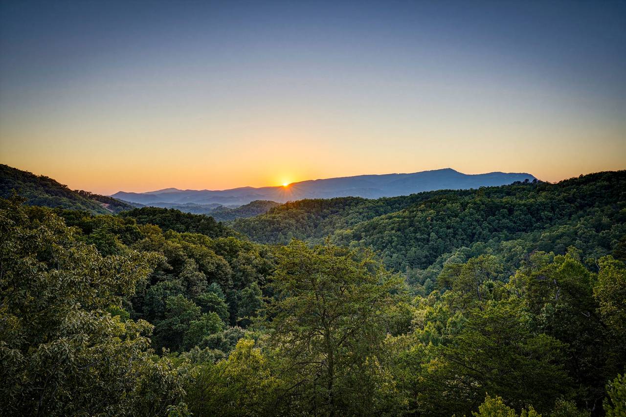 <span class="name">Enjoy peaceful mountain views from every level</span> <span class="name">Enjoy peaceful mountain views from every level</span>