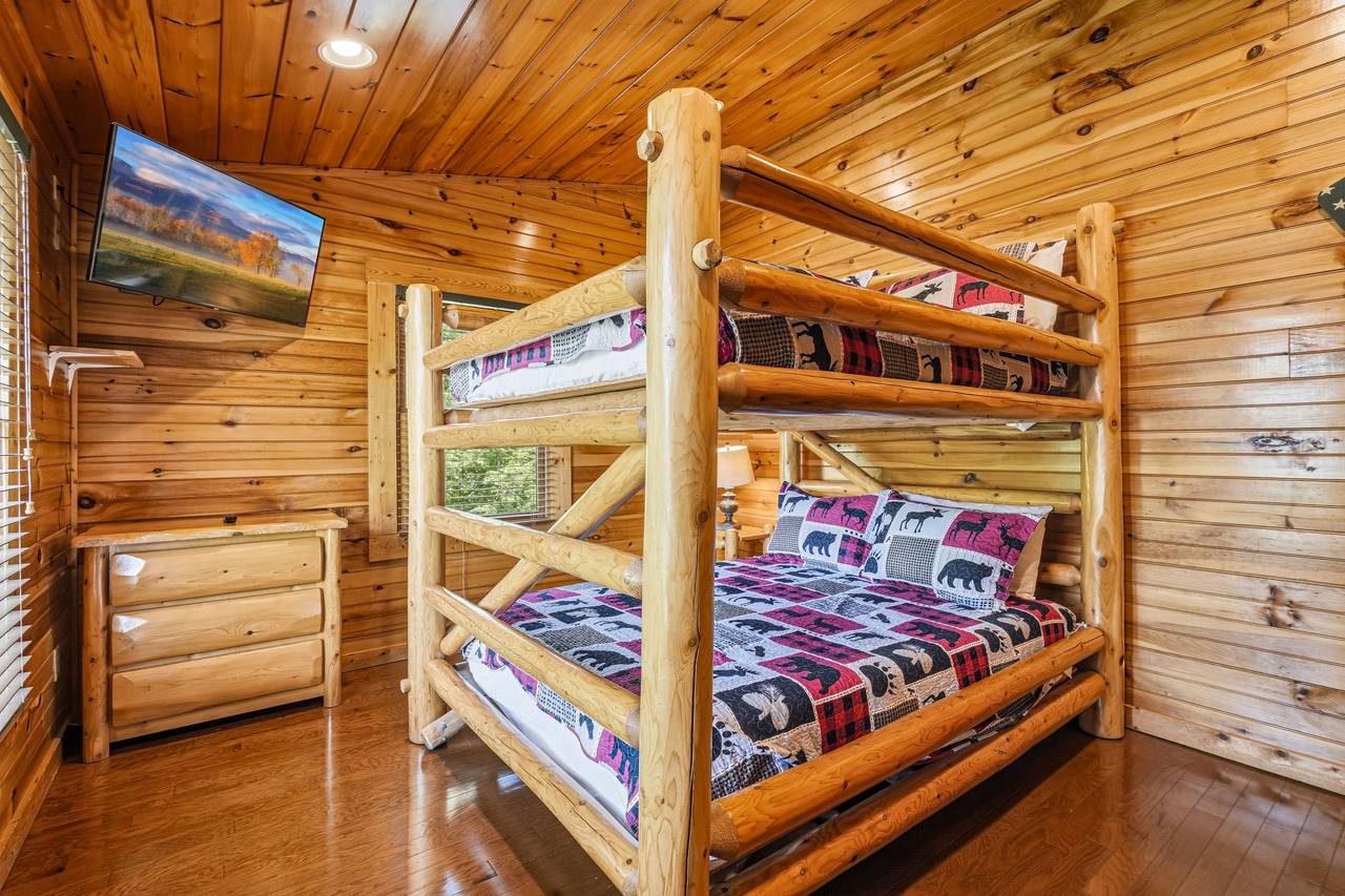 Queen over queen bunk room for group stays Queen over queen bunk room for group stays