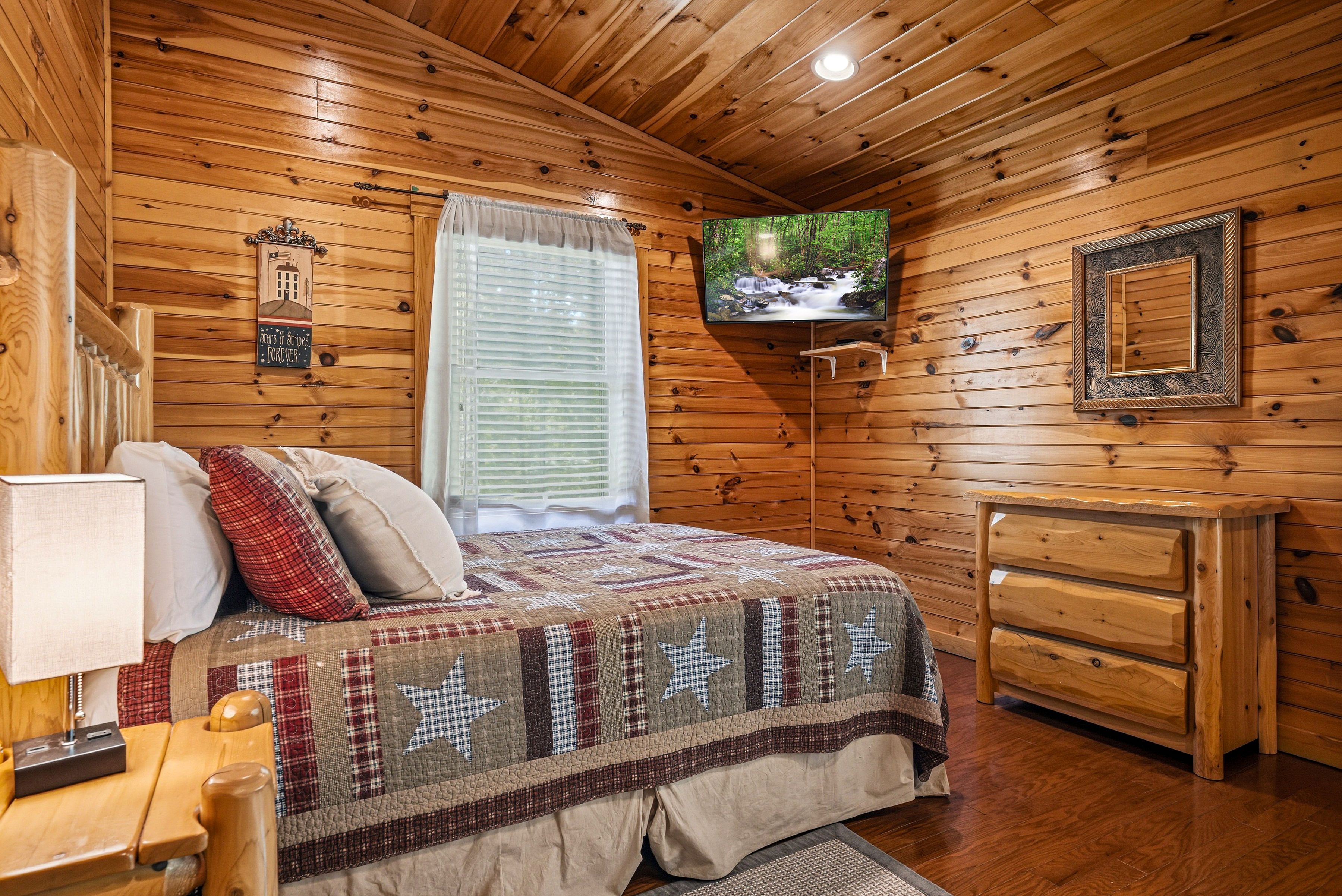 Second queen bedroom for family or friends