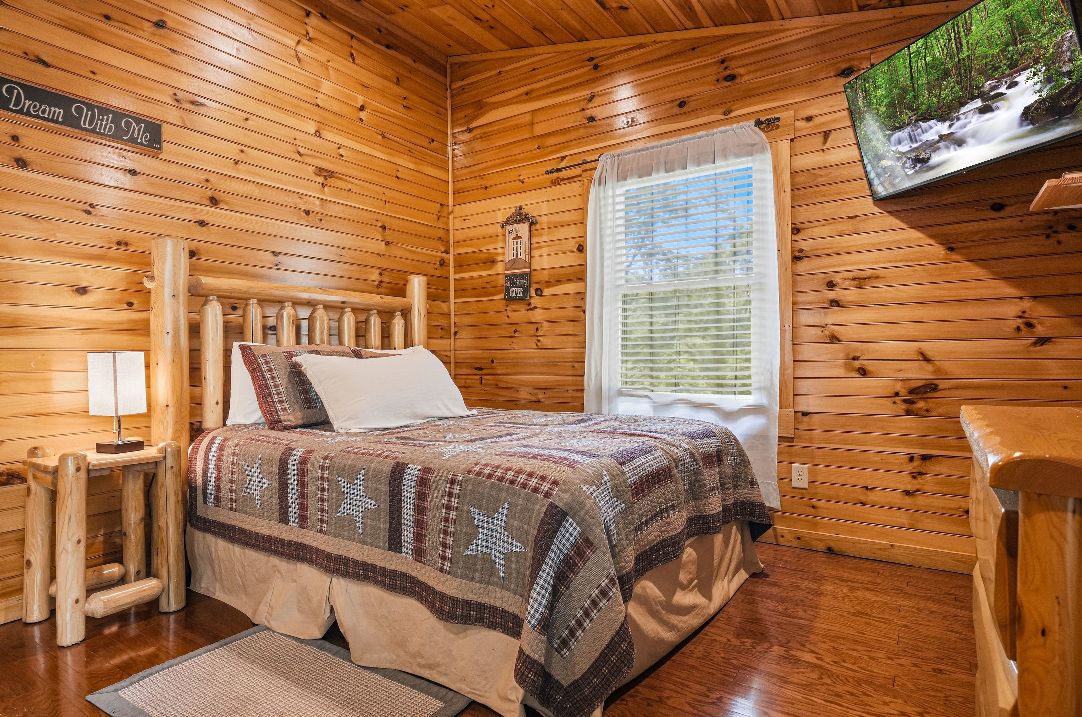 Second queen bedroom for family or friends