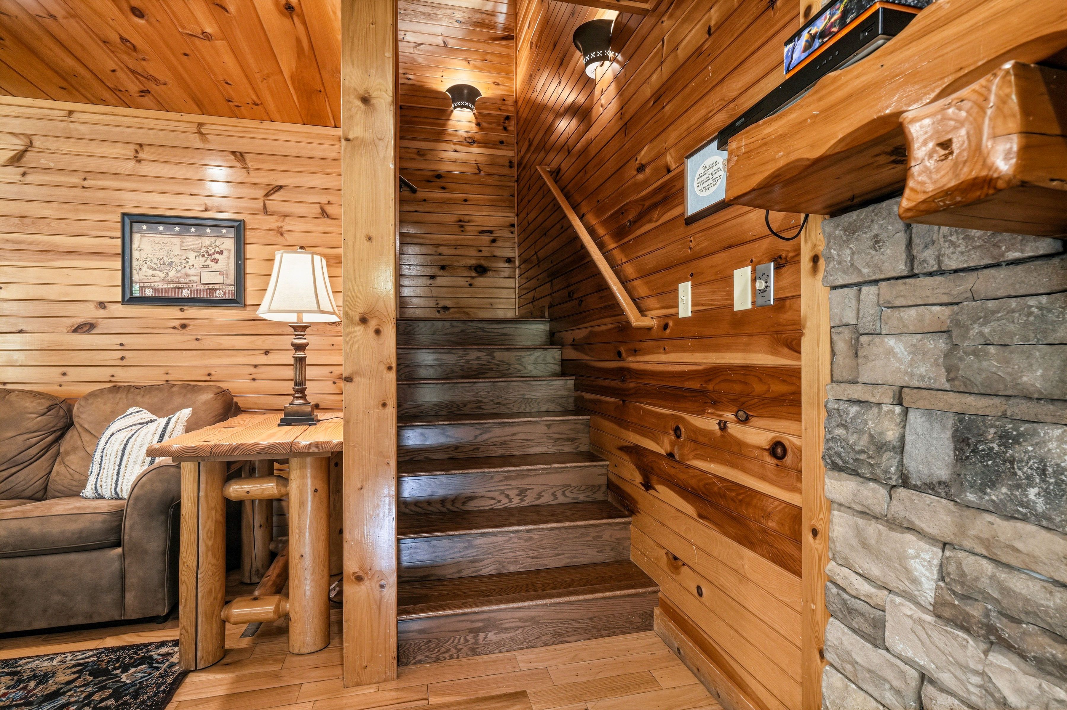Staircase to on entry level to upper level floor