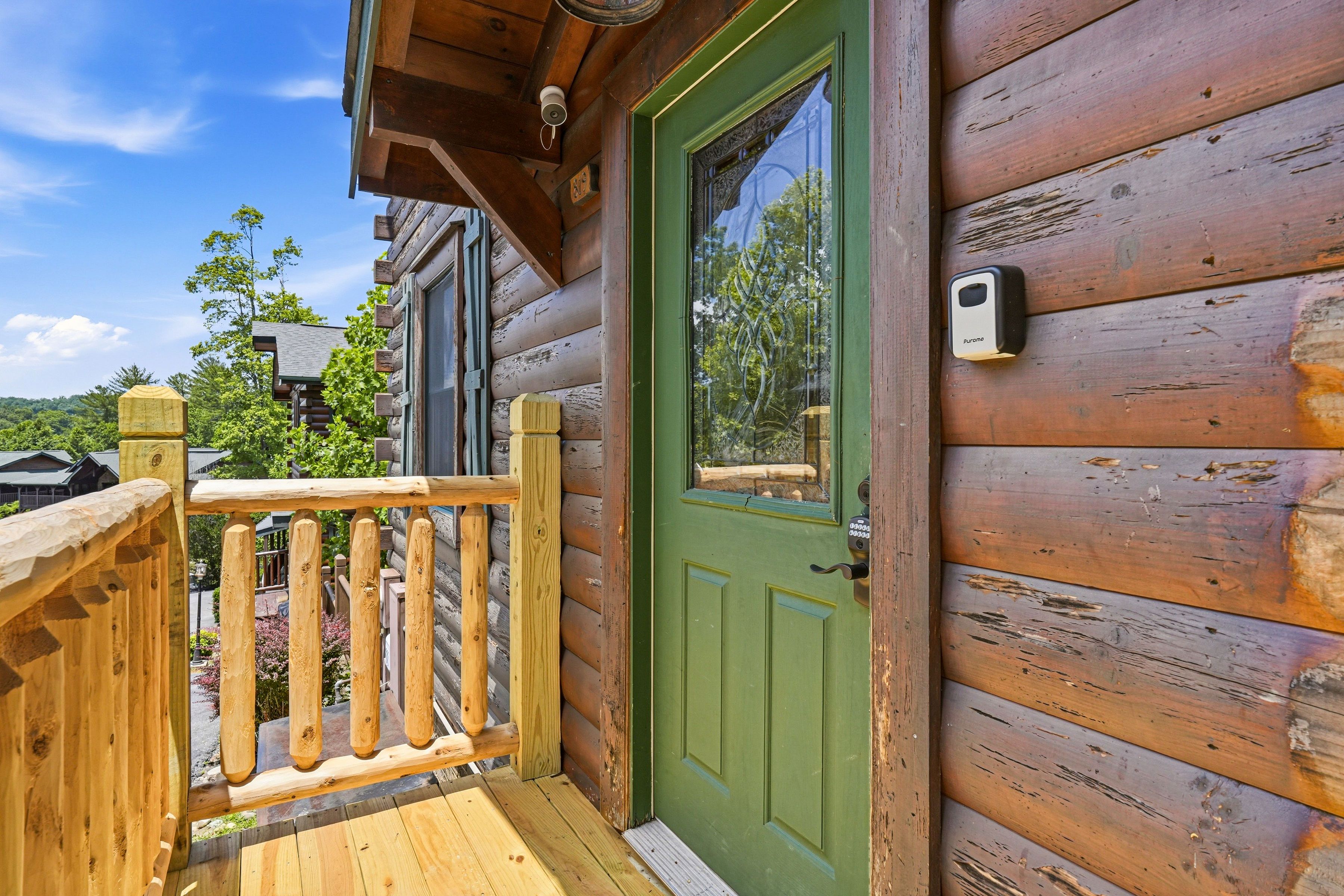 4 steps lead to the cabin entrance