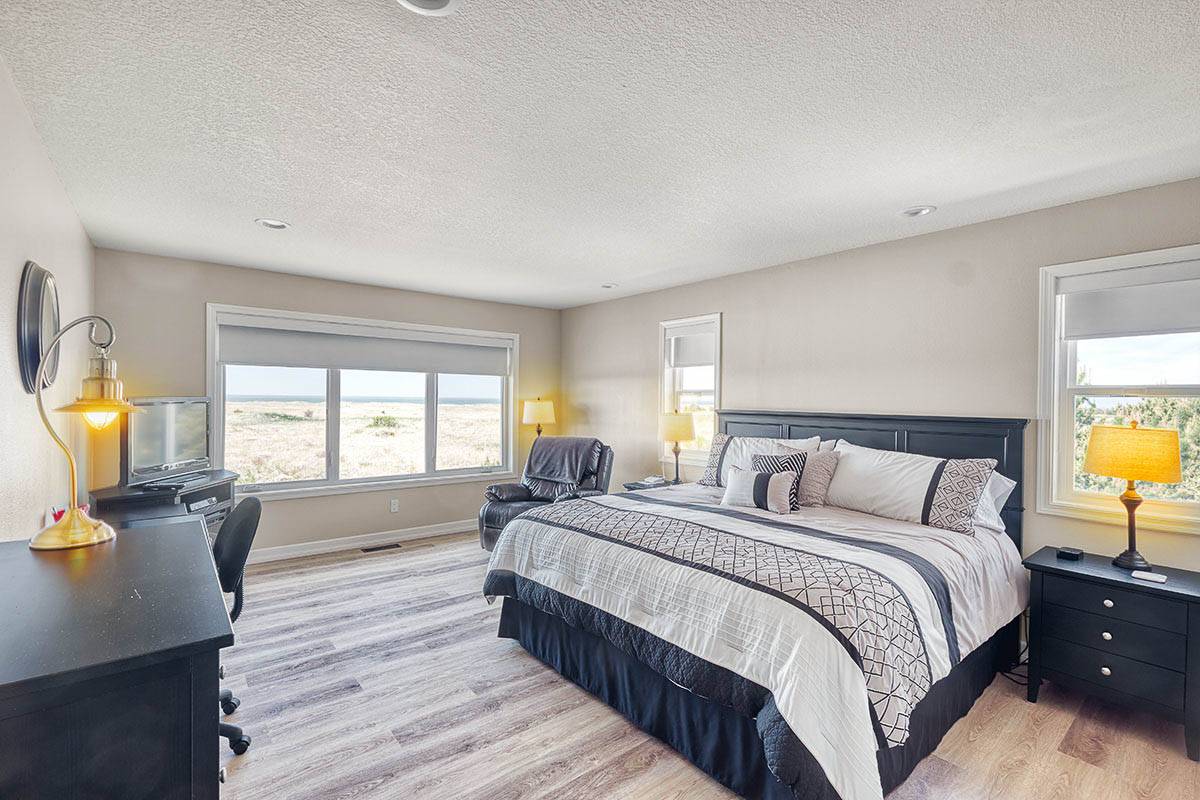 Calder Beachfront Retreat Bloomer Estates OceanView Long Beach