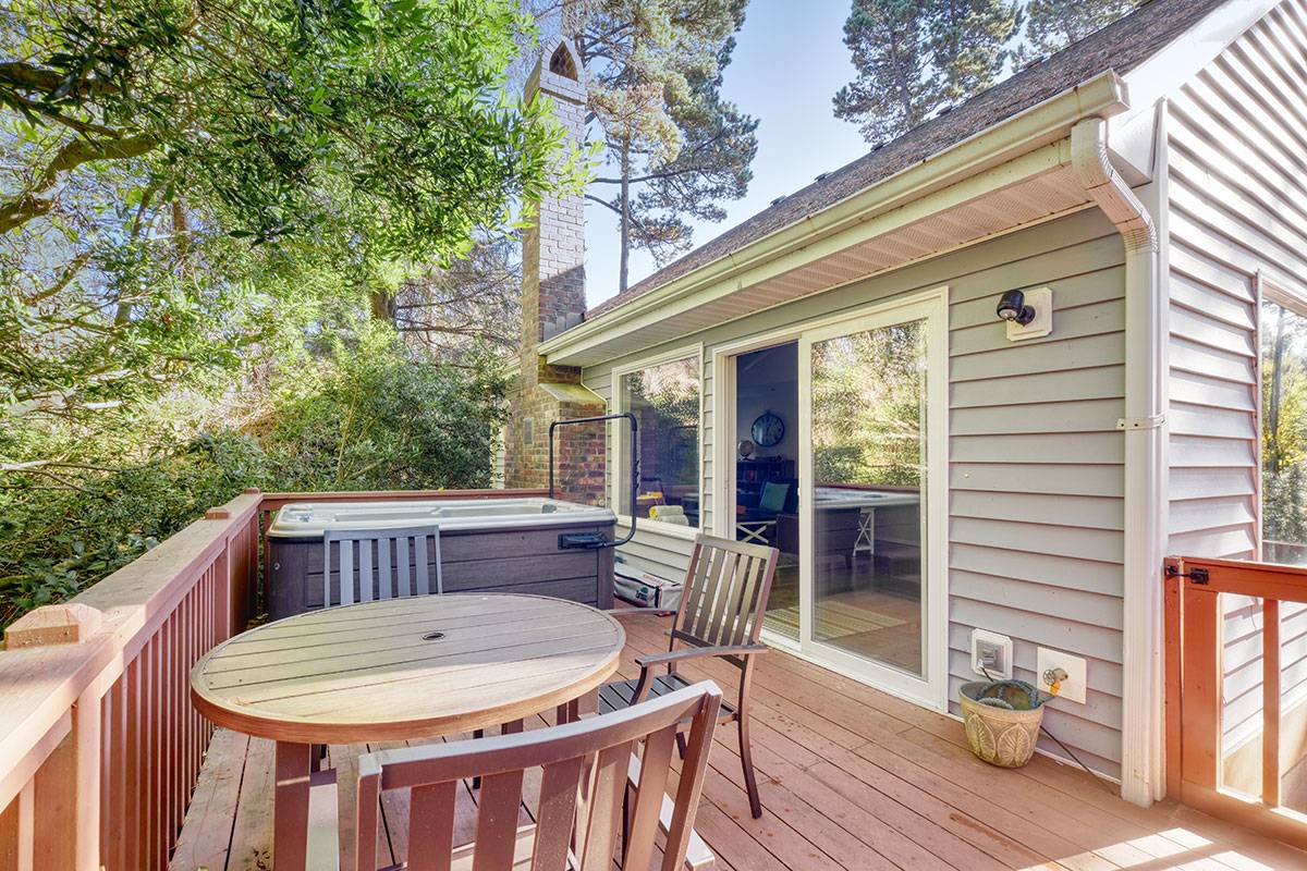 Sisu Beach House Bloomer Estates Hot Tub Vacation Rental near Ocean