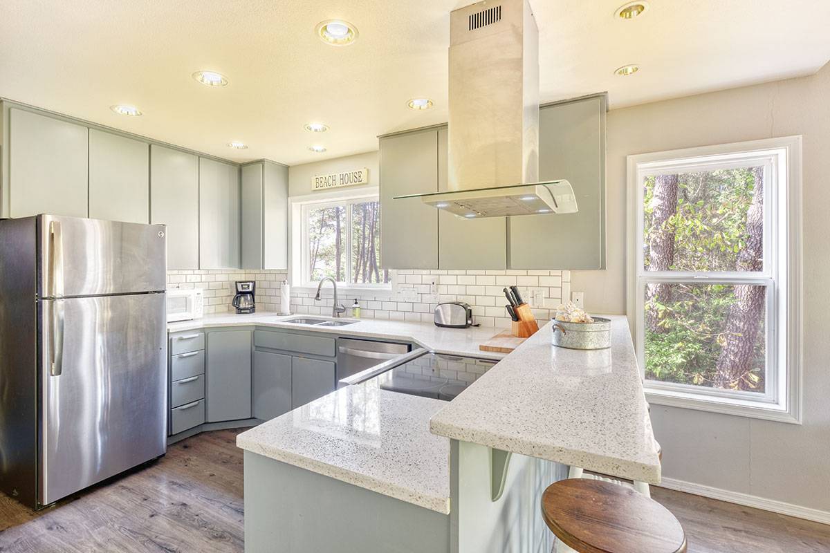 Sisu Beach House Bloomer Estates Hot Tub Vacation Rental near Ocean