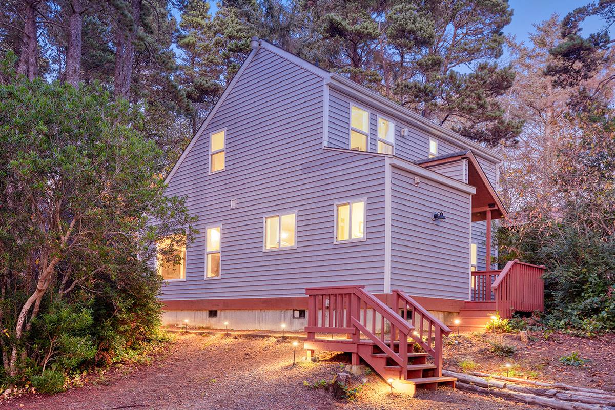 Sisu Beach House Bloomer Estates Hot Tub Vacation Rental near Ocean