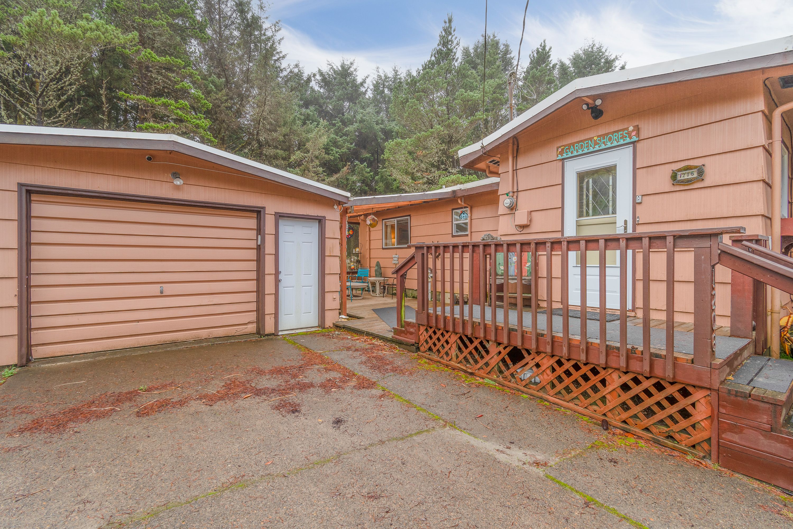 Garden Shores Bloomer Estates Quiet Vacation Cottage in Loomis, WA