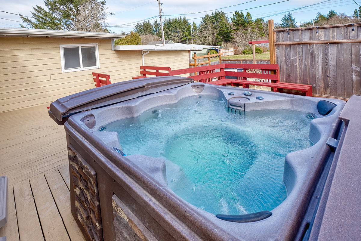 Surfview 3 Bloomer Estates Hot Tub Vacation Rental near Long Beach