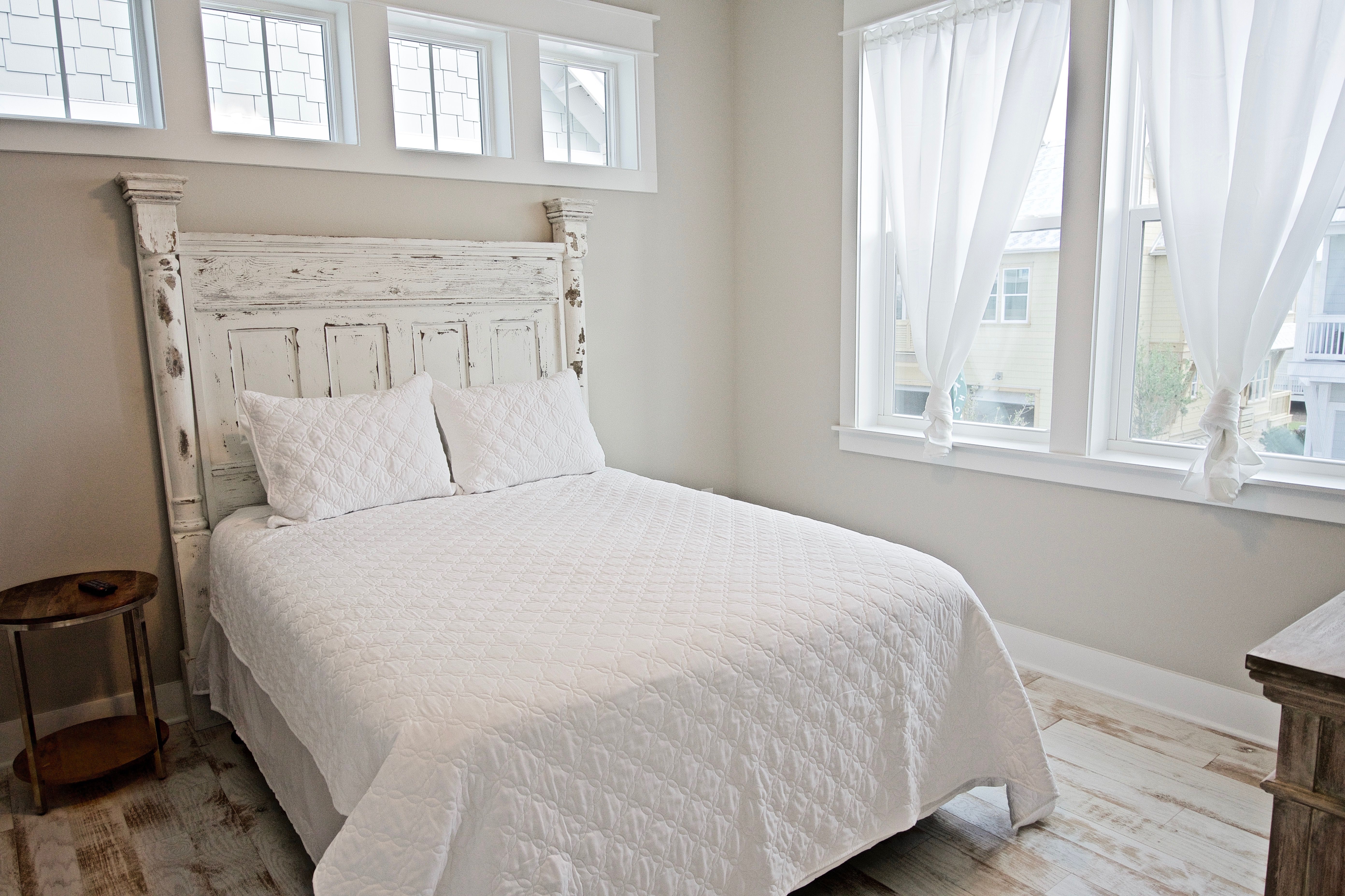 2nd Bedroom with Queen Bed