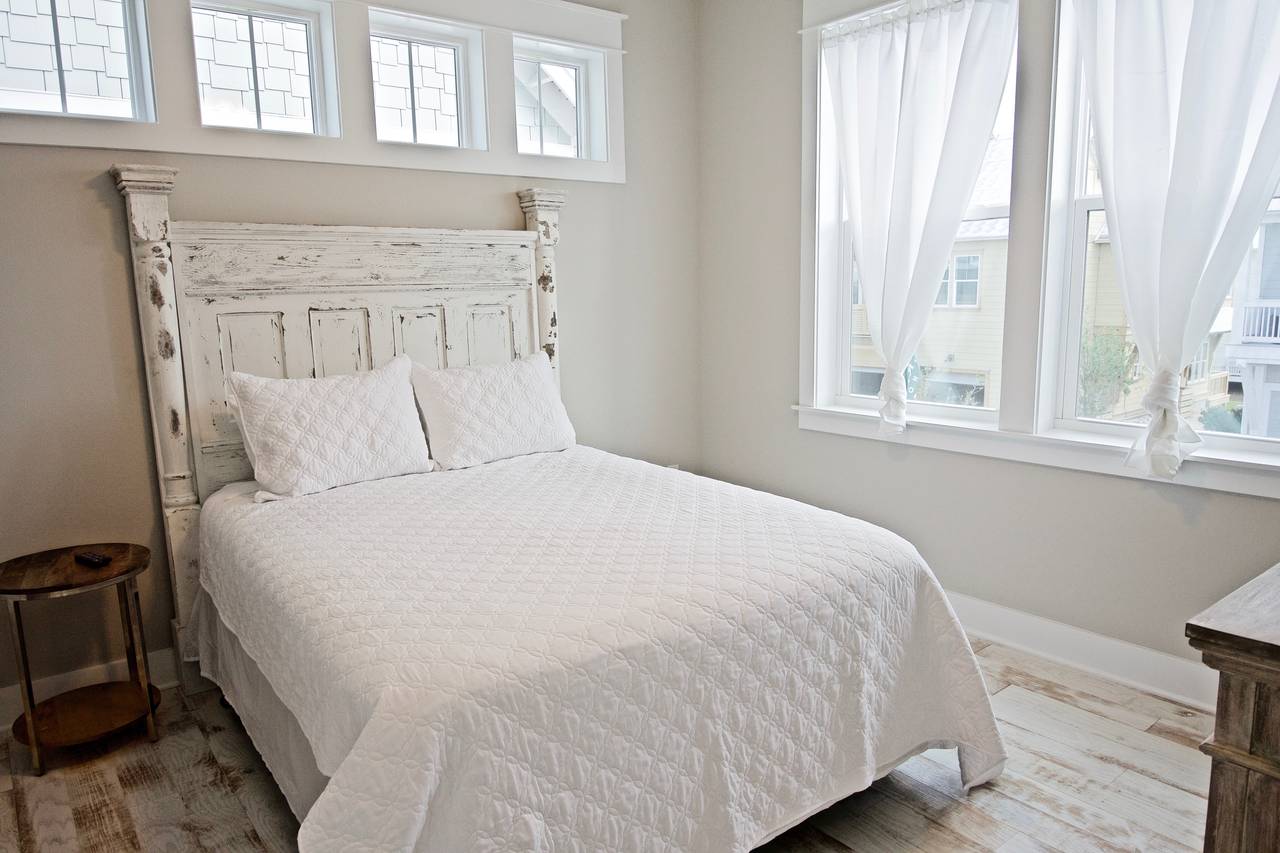 2nd Bedroom with Queen Bed 2nd Bedroom with Queen Bed