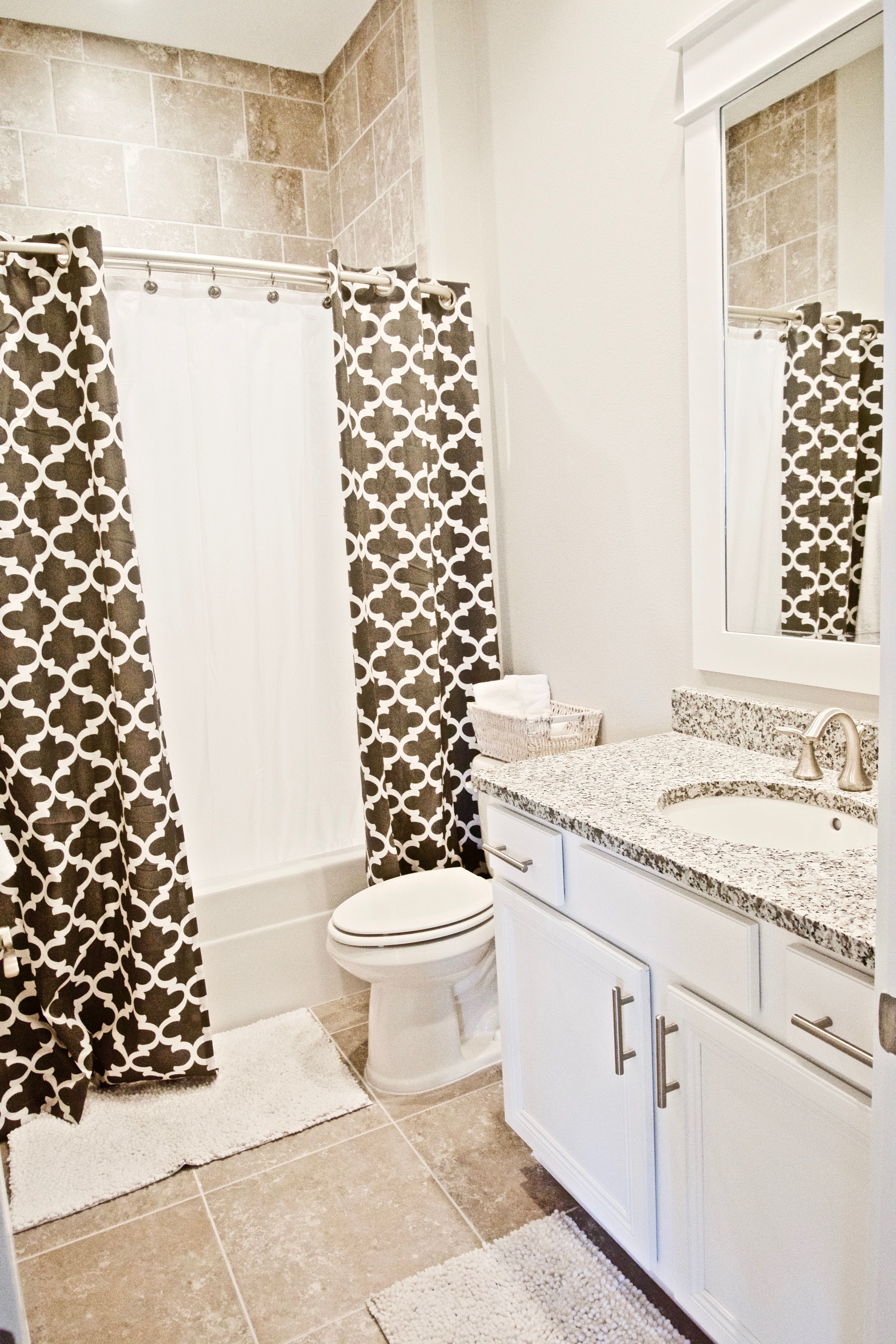 Guest Bathroom with Tub/Shower Combo