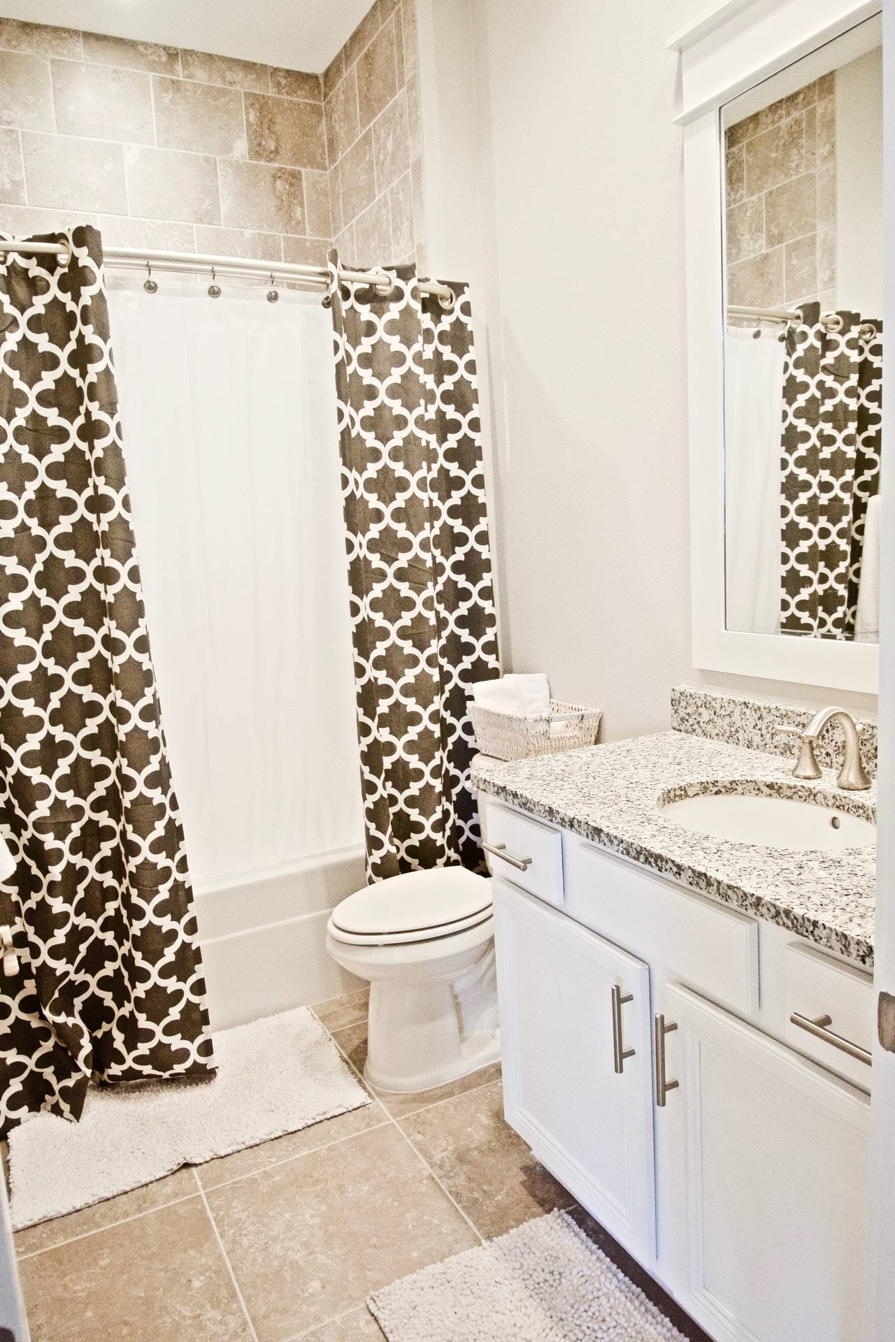 Guest Bathroom with Tub/Shower Combo Guest Bathroom with Tub/Shower Combo