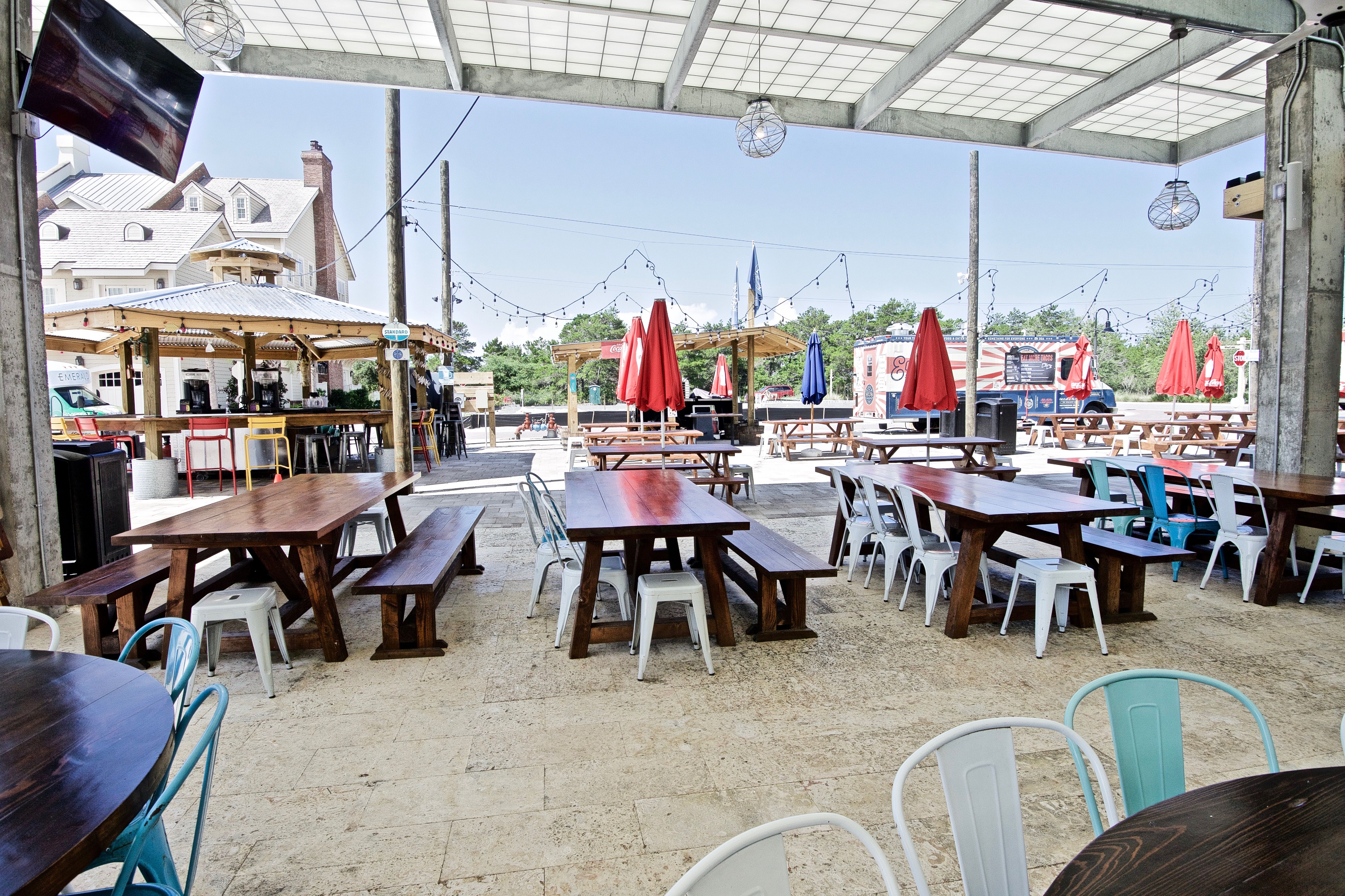Outdoor Dining at The Hub