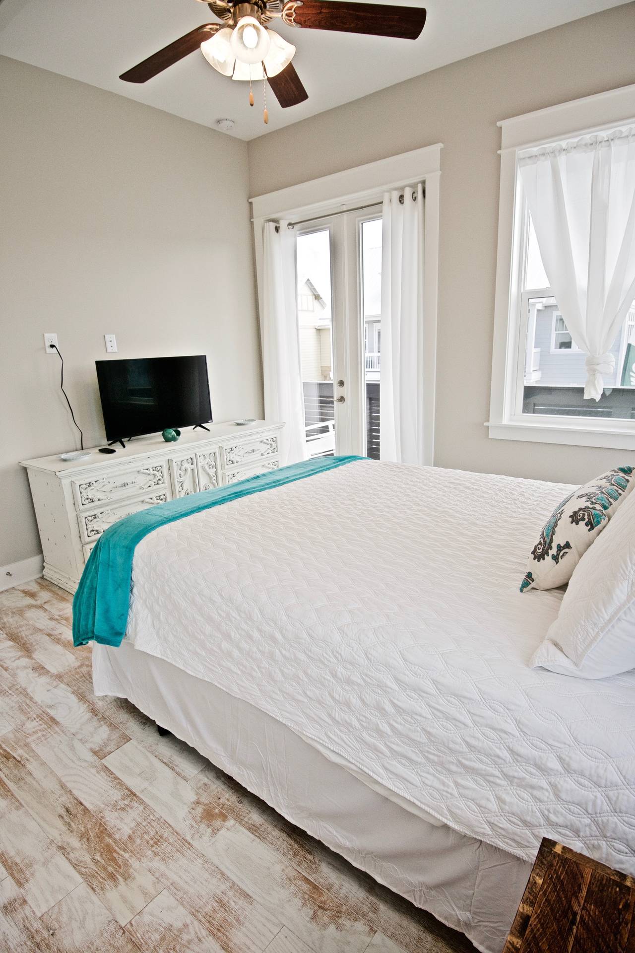 Bedroom with Queen Bed Bedroom with Queen Bed