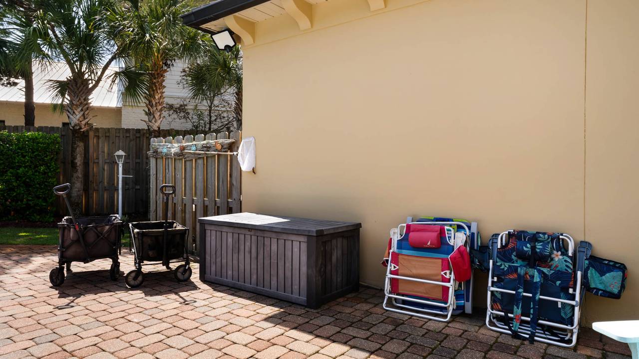 Lazy Days - Backyard Lazy Days - Backyard