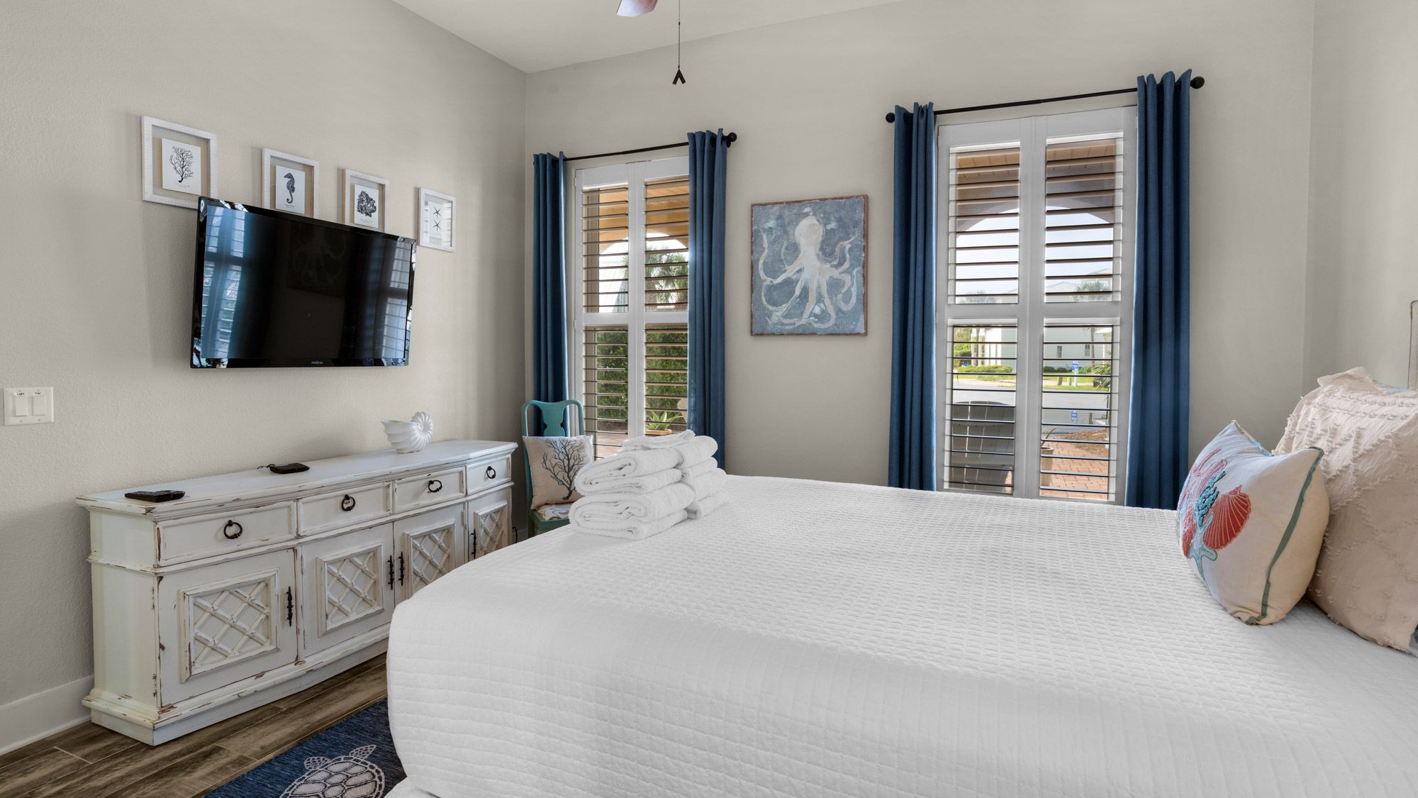 Lazy Days - 1st Floor Queen Bedroom 