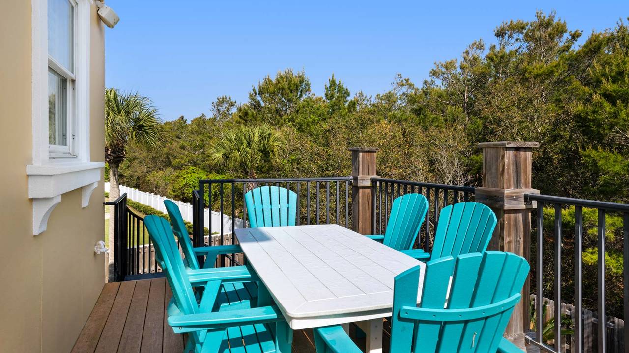 Lazy Days - 2nd Floor Deck Outdoor Dining Lazy Days - 2nd Floor Deck Outdoor Dining