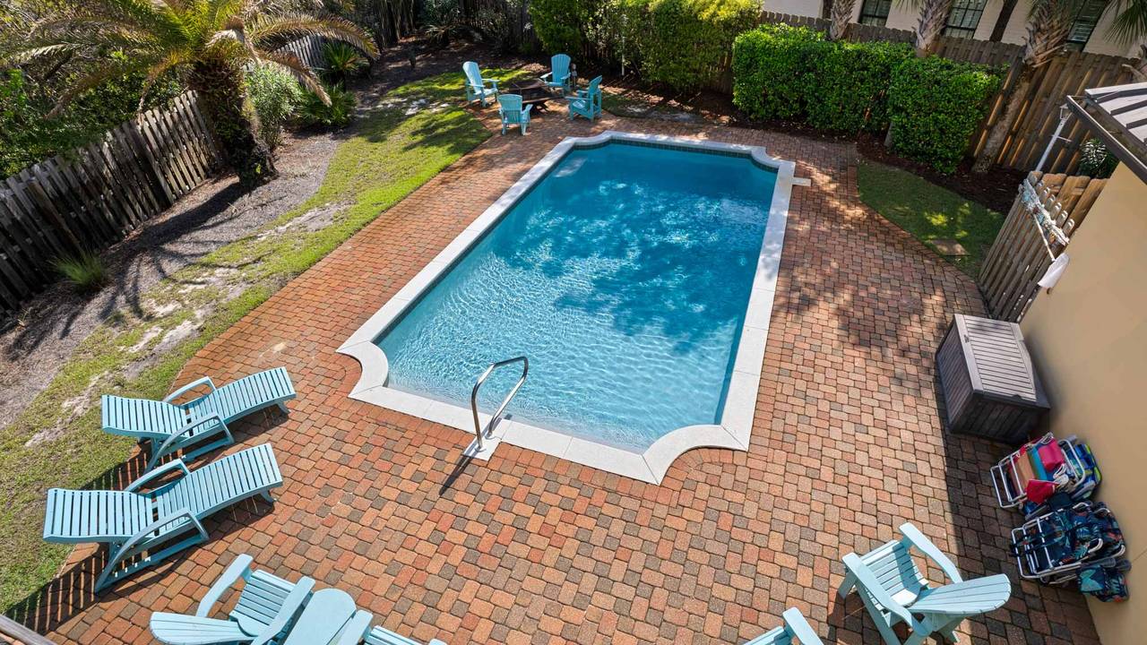 Lazy Days - 2nd Floor Deck pool views Lazy Days - 2nd Floor Deck pool views