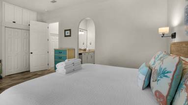 Lazy Days - 1st Floor King Bedroom Lazy Days - 1st Floor King Bedroom