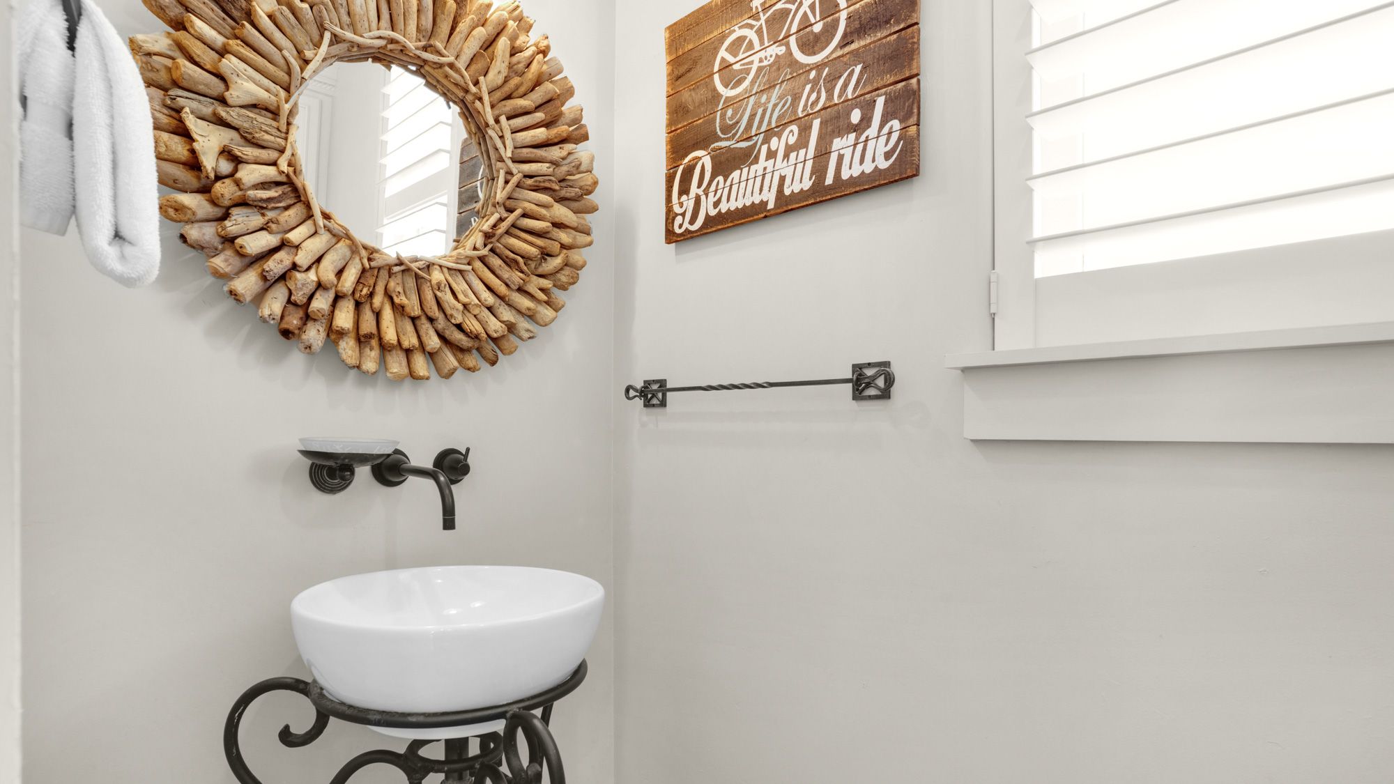 Lazy Days - 2nd Floor Half Bathroom