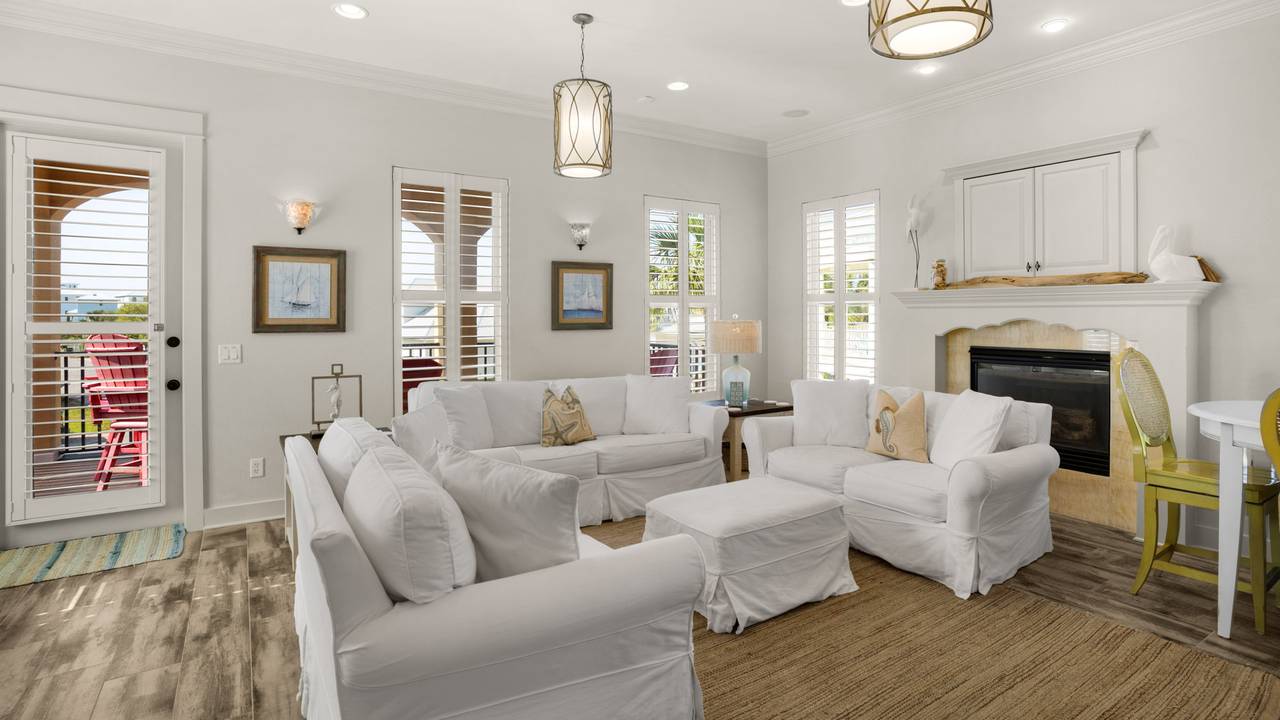 Lazy Days - 2nd Floor Living area with direct balcony access Lazy Days - 2nd Floor Living area with direct balcony access