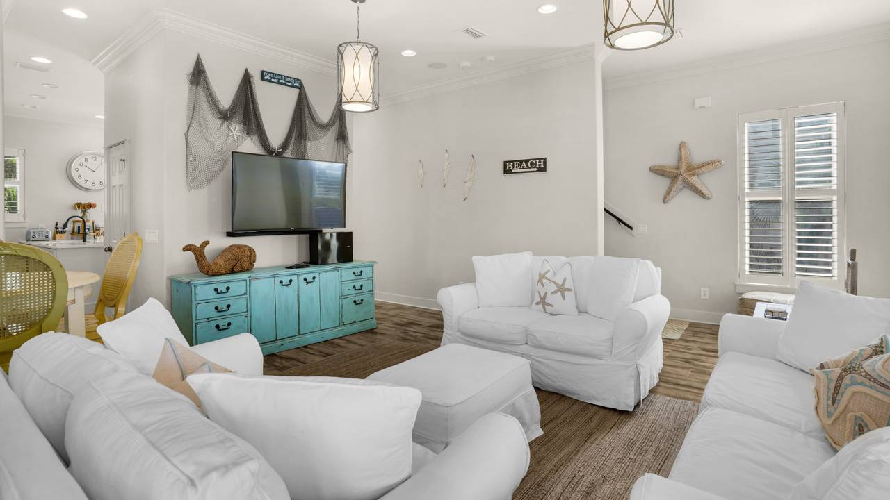 Lazy Days - 2nd Floor Living area with direct balcony access Lazy Days - 2nd Floor Living area with direct balcony access