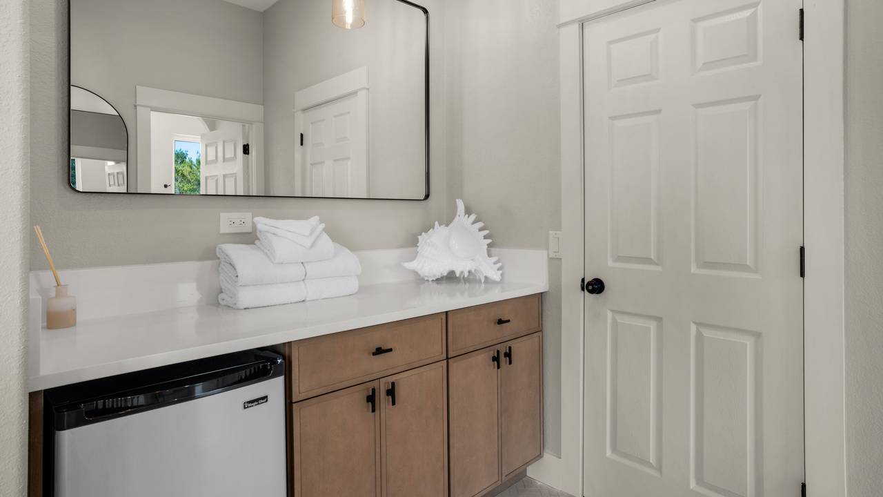 Lazy Days - 3rd Floor Master's Bathroom Lazy Days - 3rd Floor Master's Bathroom