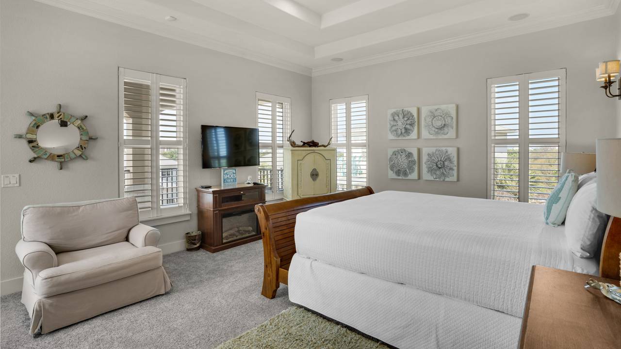 Lazy Days - 3rd Floor Master Bedroom Lazy Days - 3rd Floor Master Bedroom