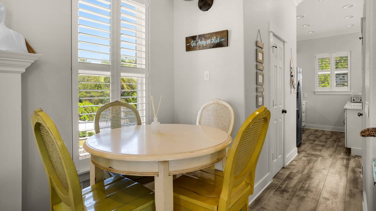 Lazy Days - 2nd Floor Additional Dining area Lazy Days - 2nd Floor Additional Dining area