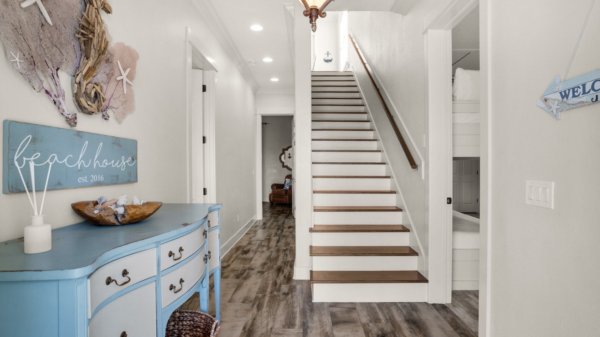 Lazy Days - Upstairs to 2nd Floor