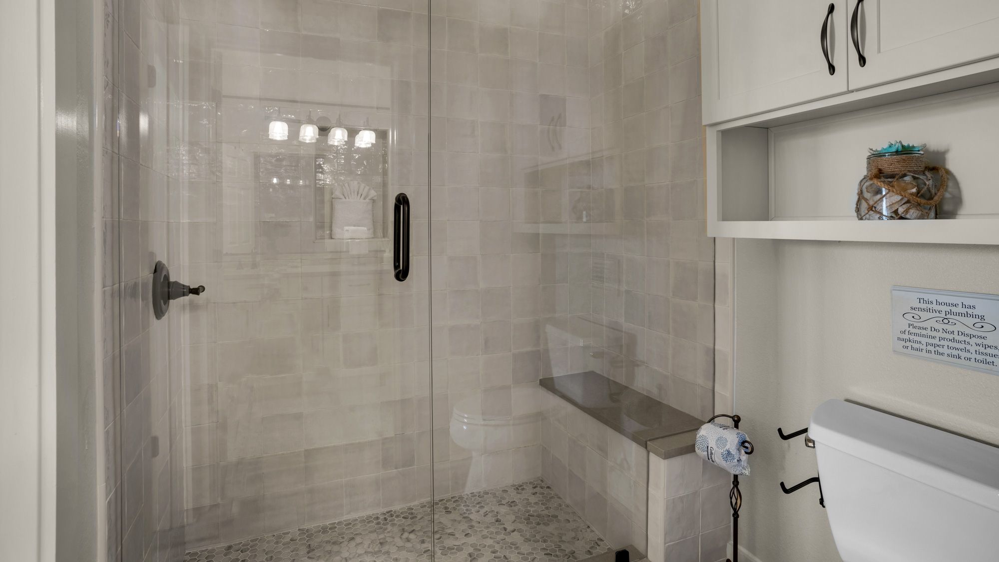 Lazy Days -1st Floor Jack and Jill Bathroom