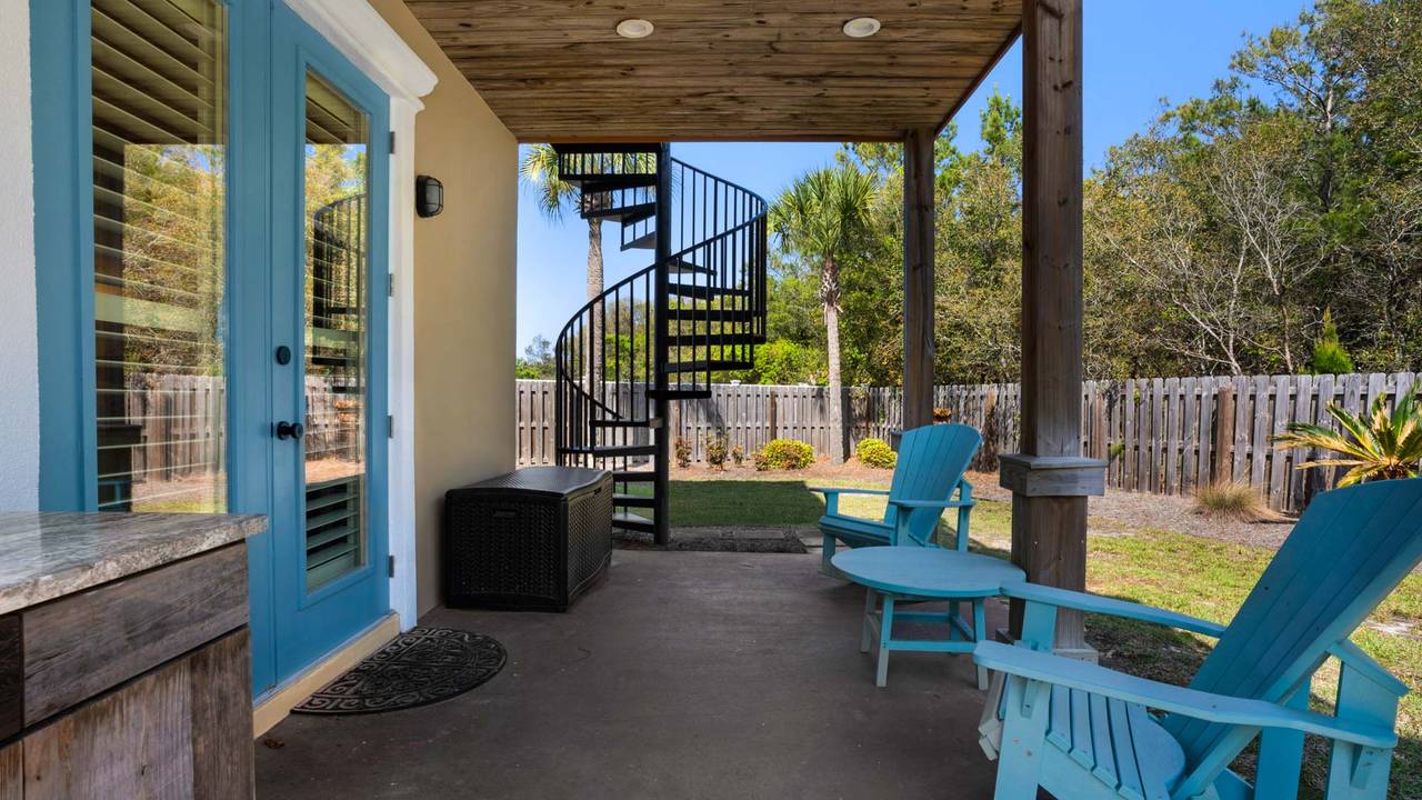 Lazy Days - Backyard Lazy Days - Backyard