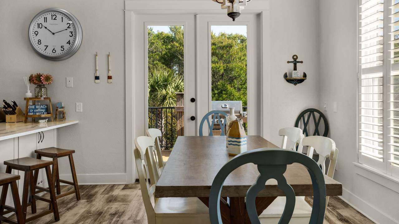 Lazy Days - 2nd Floor Dining area Lazy Days - 2nd Floor Dining area