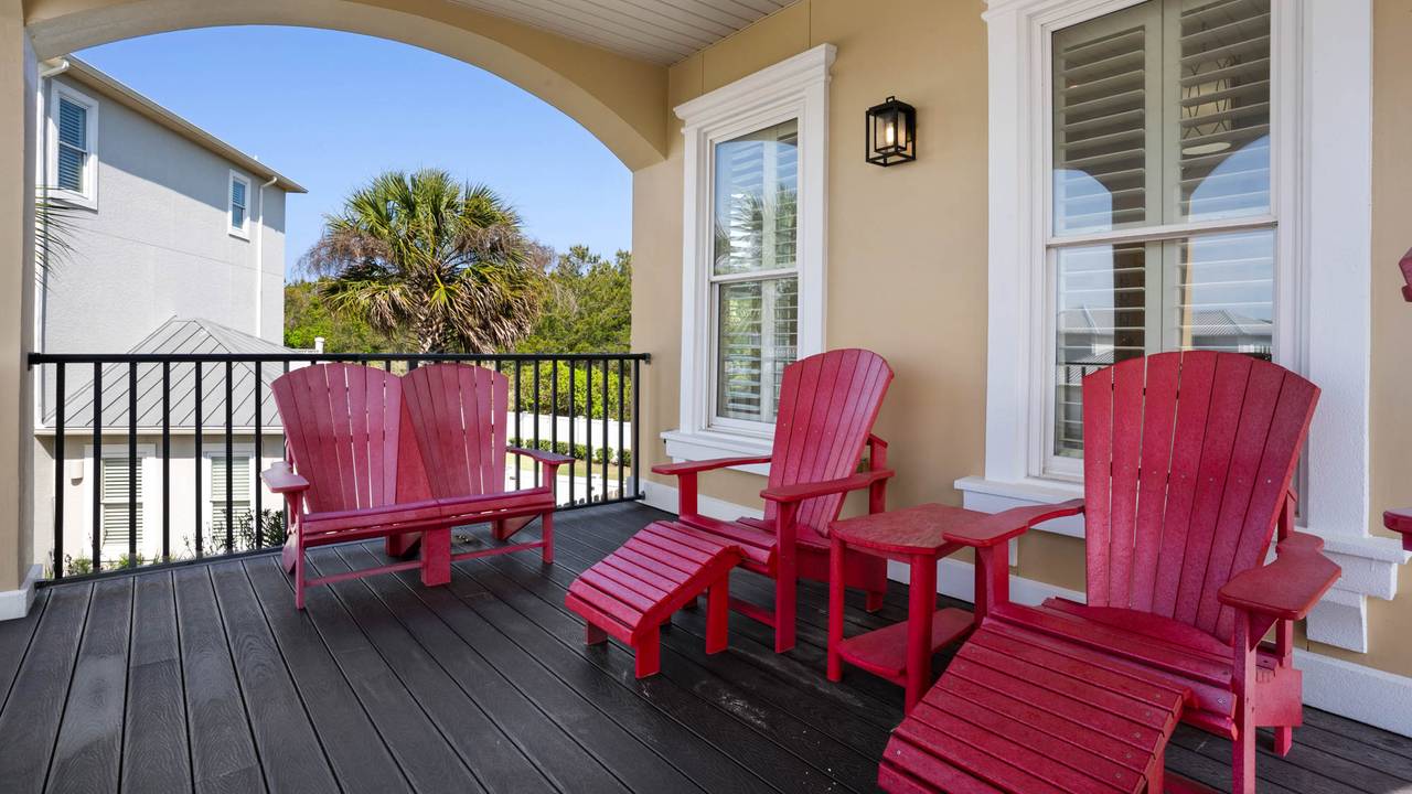 Lazy Days - 2nd Floor Deck area Lazy Days - 2nd Floor Deck area