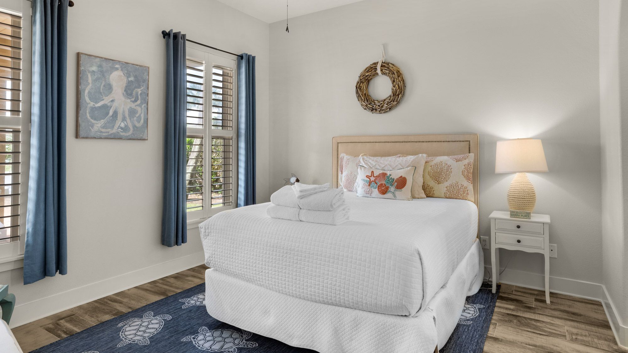 Lazy Days - 1st Floor Queen Bedroom 