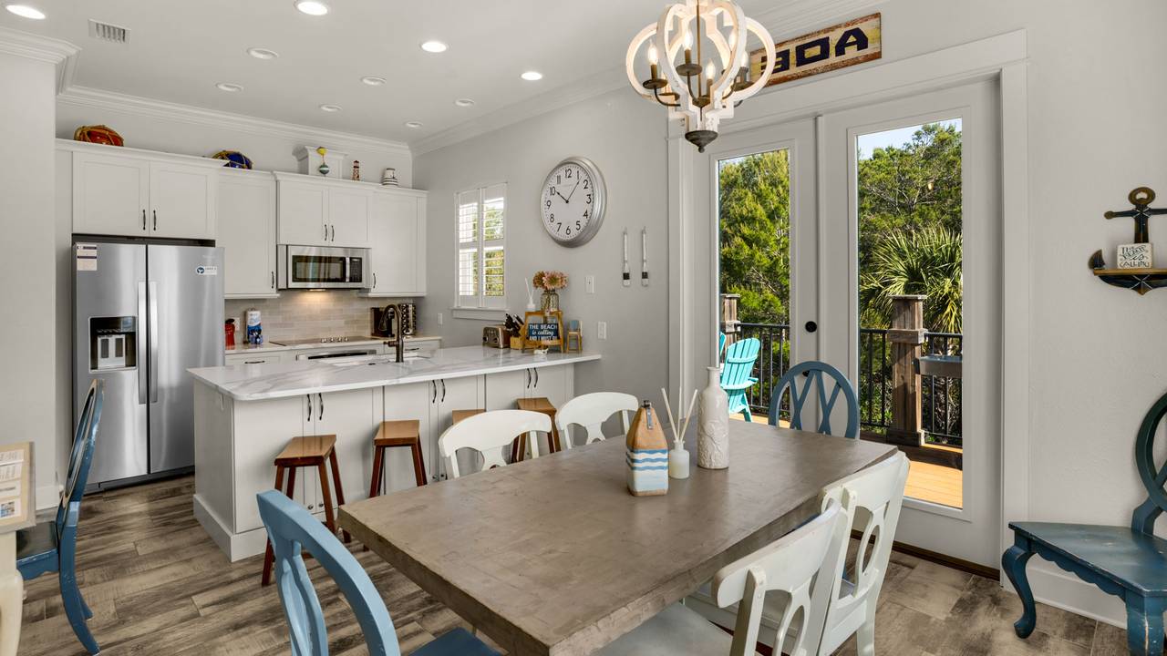 Lazy Days - 2nd Floor Dining into Kitchen area Lazy Days - 2nd Floor Dining into Kitchen area