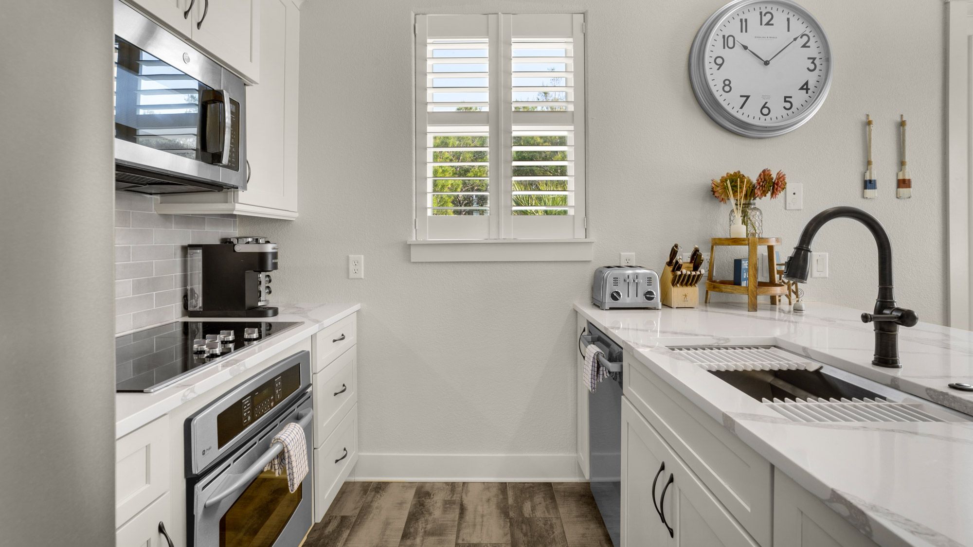 Lazy Days - 2nd Floor Kitchen 