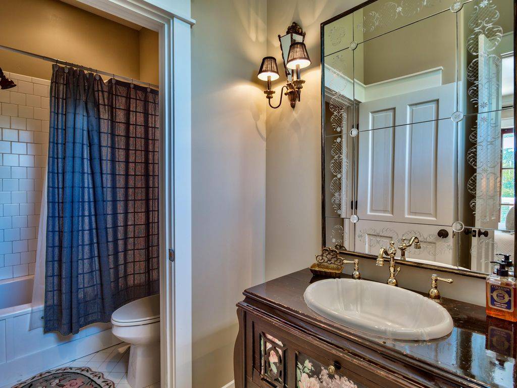 Private Bath for 3rd Floor Queen Bedroom