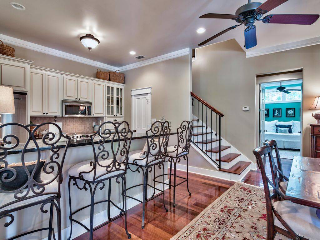 Kitchen/Bar with Seating for 4