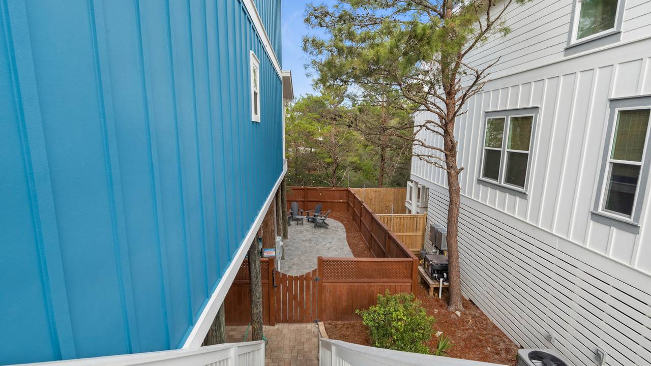 Khalee-sea Pool and Backyard Khalee-sea Pool and Backyard