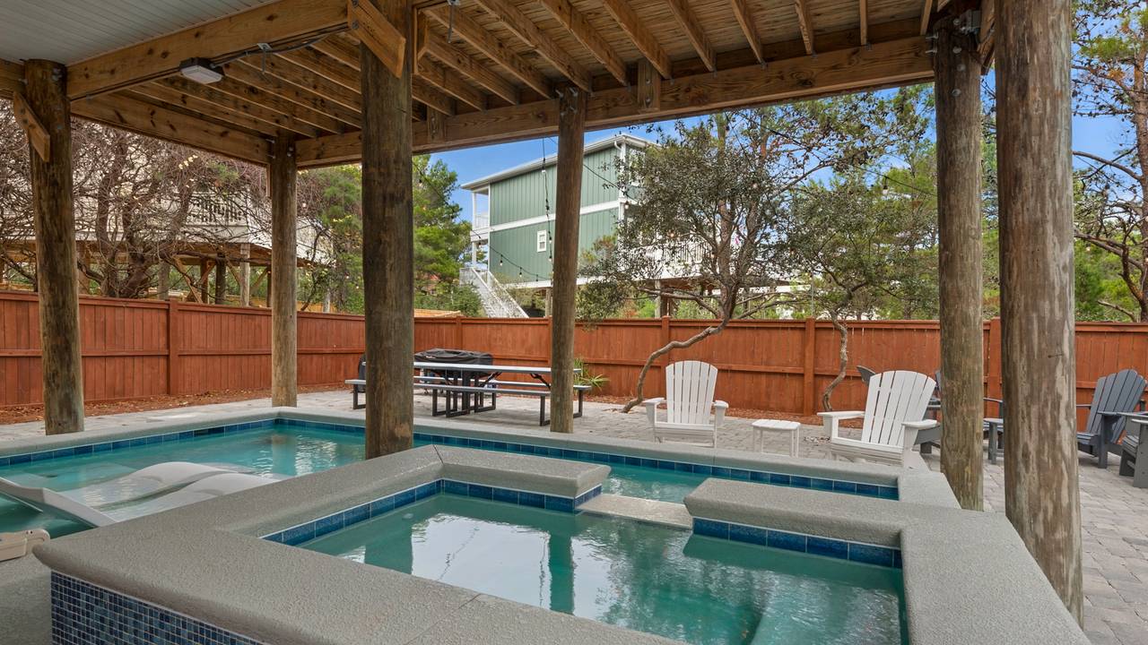 Khalee-sea Pool and Backyard Khalee-sea Pool and Backyard