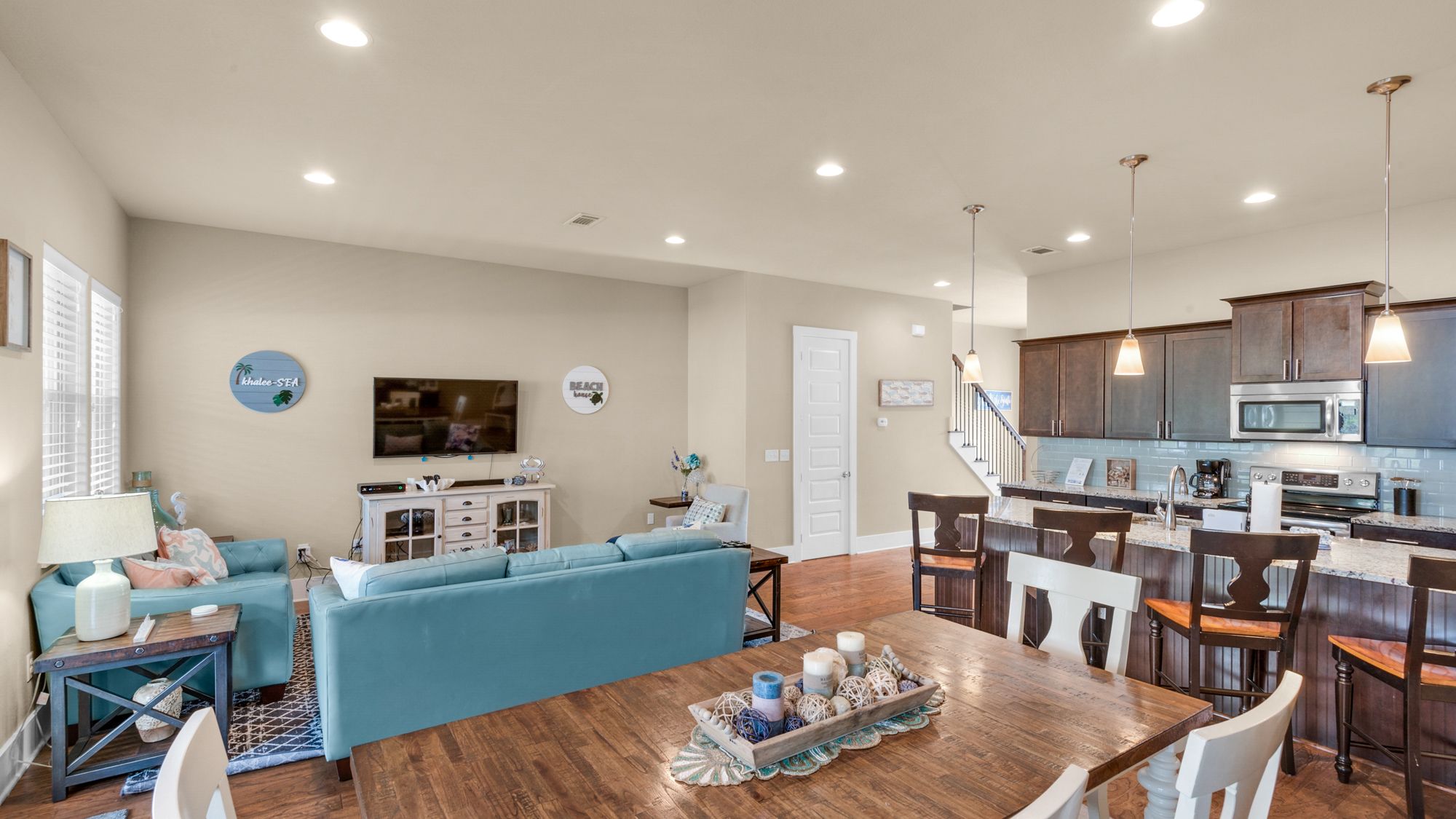 Khalee-sea Main Living Area