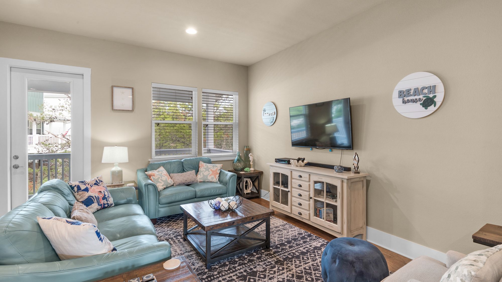 Khalee-sea Main Living Area