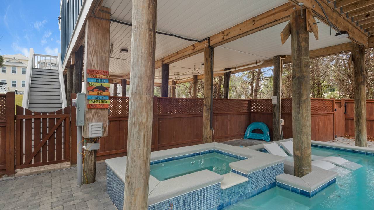 Khalee-sea Pool and Backyard Khalee-sea Pool and Backyard