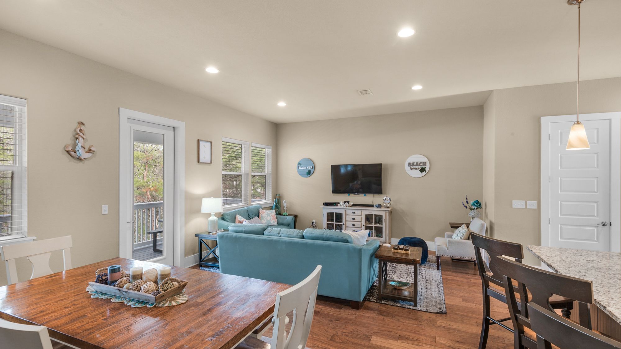 Khalee-sea Main Living Area