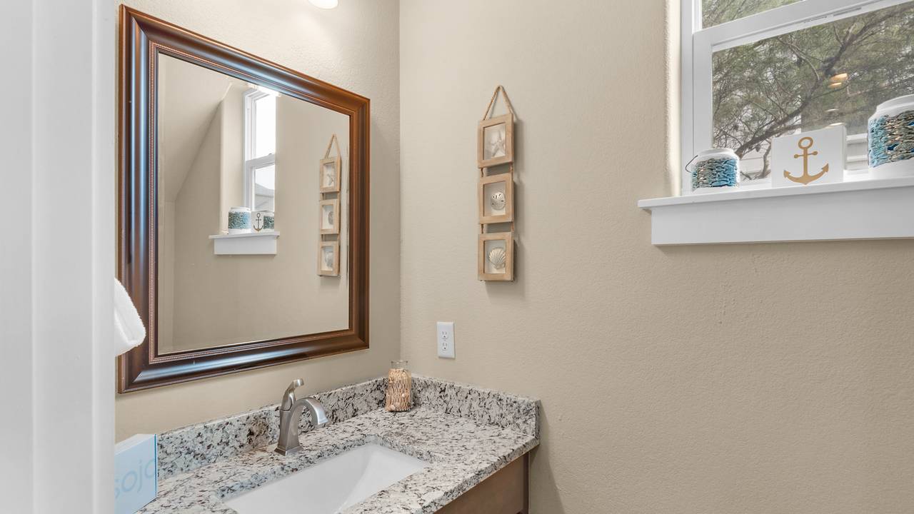 Khalee-sea Half Bathroom Khalee-sea Half Bathroom