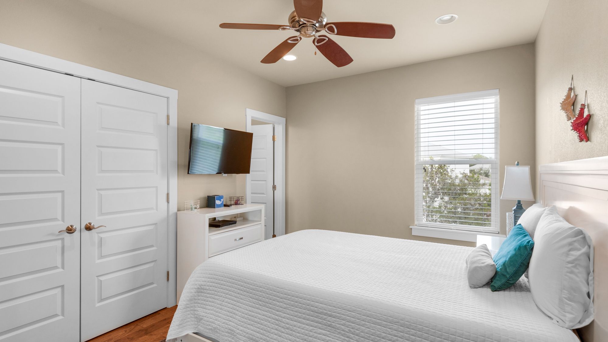 Khalee-sea Queen Bedroom