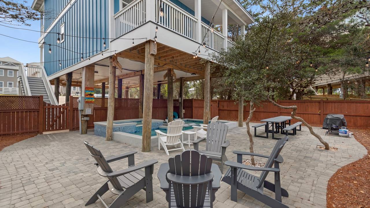 Khalee-sea Pool and Backyard Khalee-sea Pool and Backyard